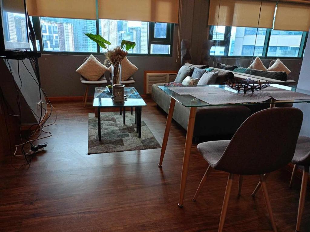 מנילה Loft Condo Beside Shangri-La Fort מראה חיצוני תמונה