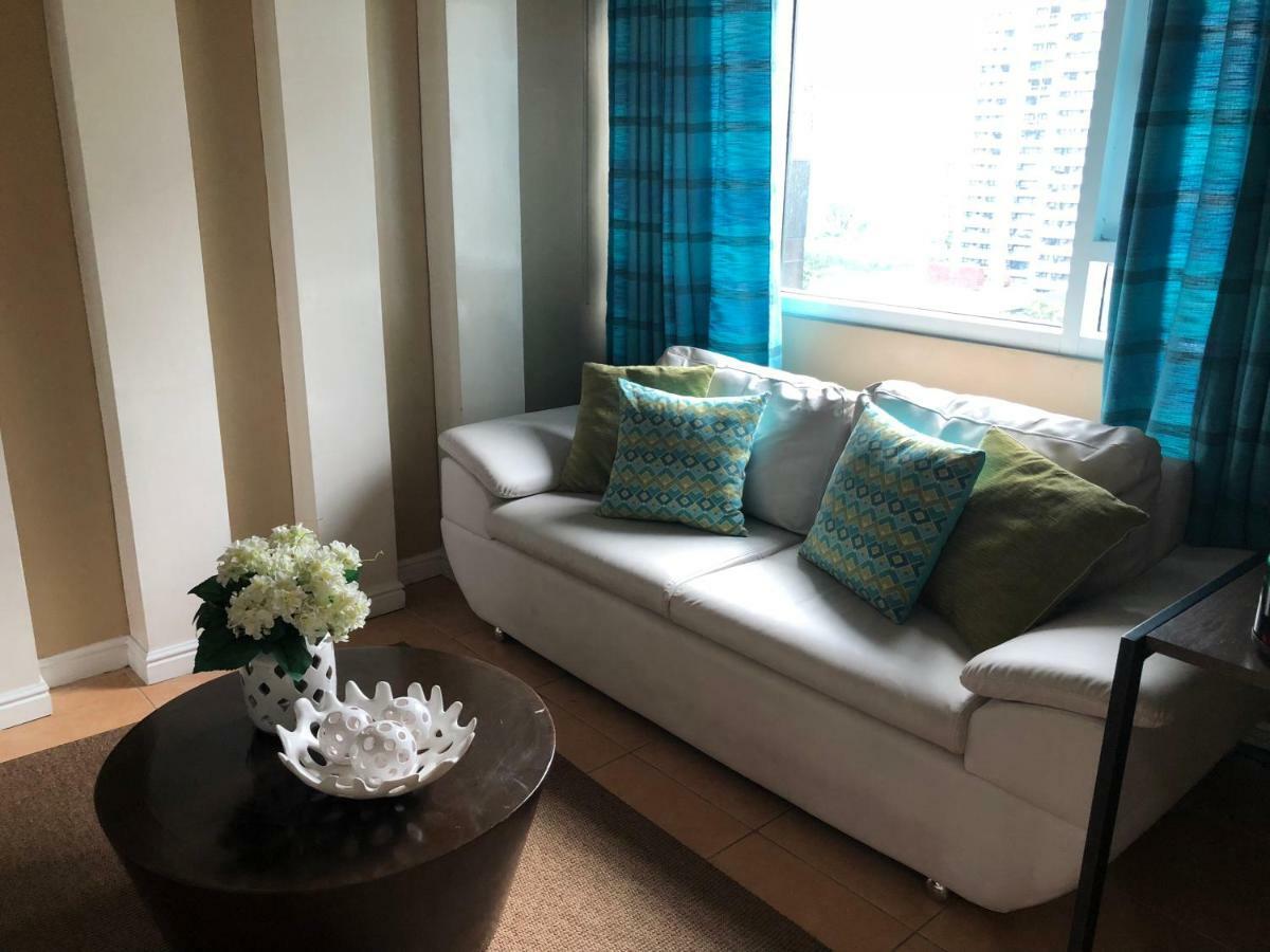 מנילה Loft Condo Beside Shangri-La Fort מראה חיצוני תמונה